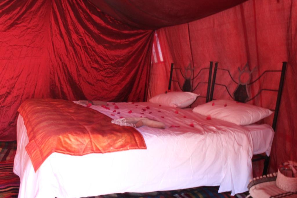 מלון דוז Camp Mars מראה חיצוני תמונה